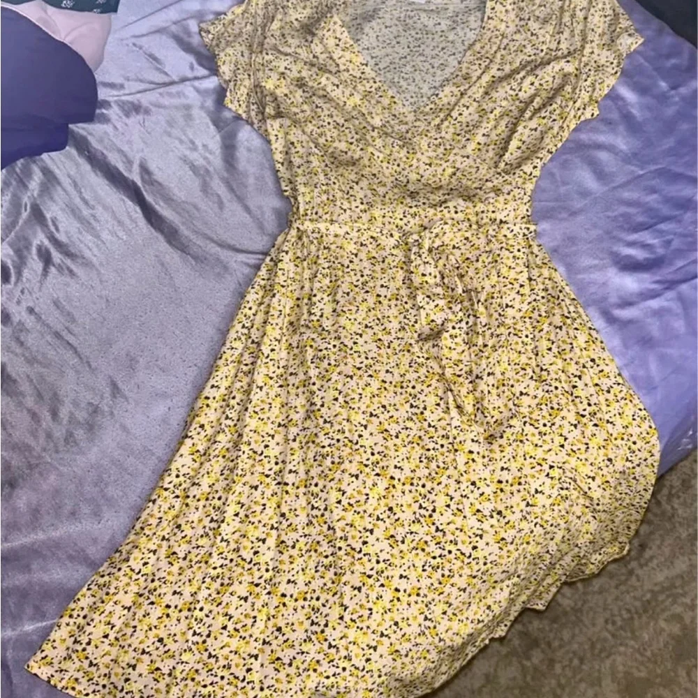 Old Navy Yellow Floral Midi Dress - Picture 1 of 1